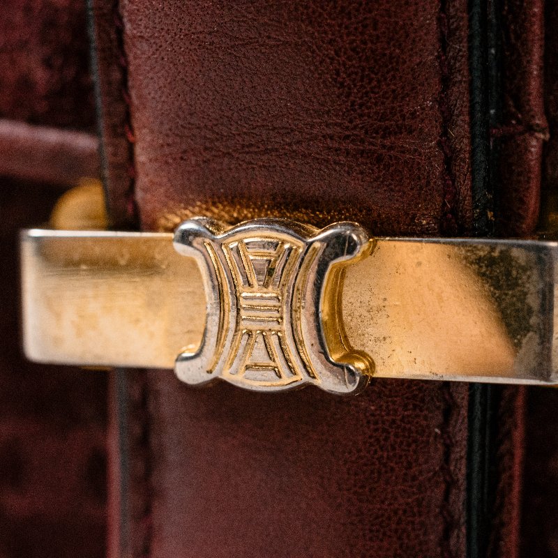 🧠小浮気見世物小屋🧠義大利製🇮🇹CELINE 凱旋門Triomphe經典壓扣斜背包｜酒紅絨面老花 × 牛皮-9