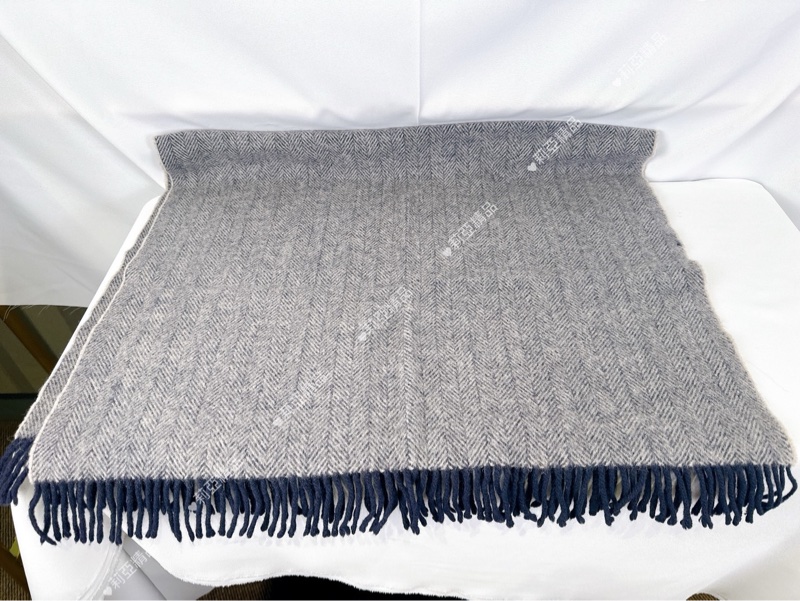 莉亞精品♡Burberry 灰底黑小披肩圍巾 二手-2