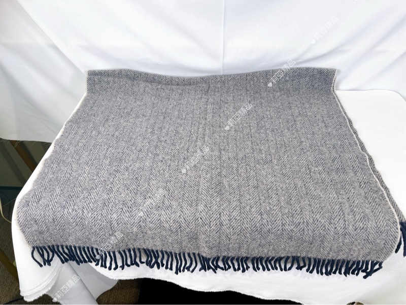 莉亞精品♡Burberry 灰底黑小披肩圍巾 二手-4