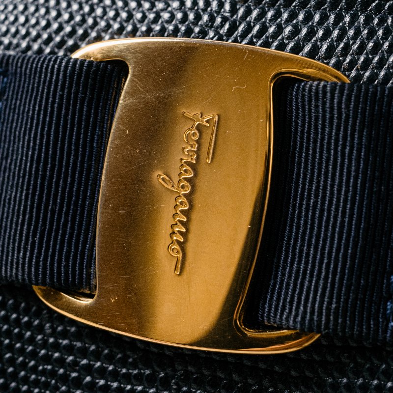 🧠小浮気見世物小屋🧠義大利製🇮🇹Salvatore Ferragamo經典蝴蝶結壓紋托特｜午夜藍真皮-12