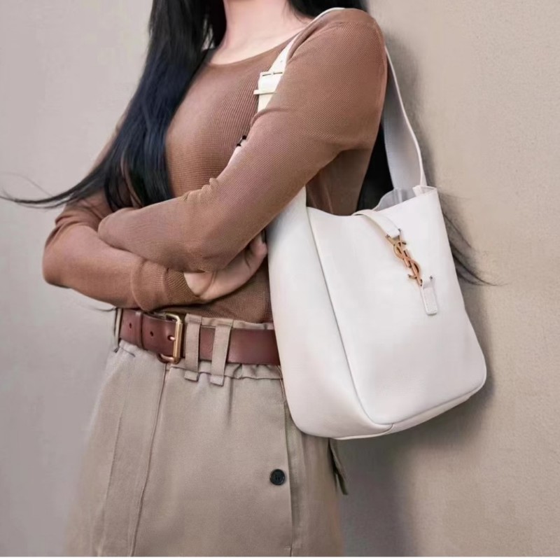 YSL hobo 小號 LE 5A7 baby 白色肩背包-1