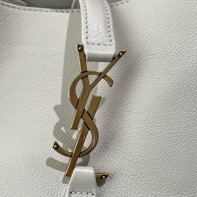 YSL hobo 小號 LE 5A7 baby 白色肩背包-26