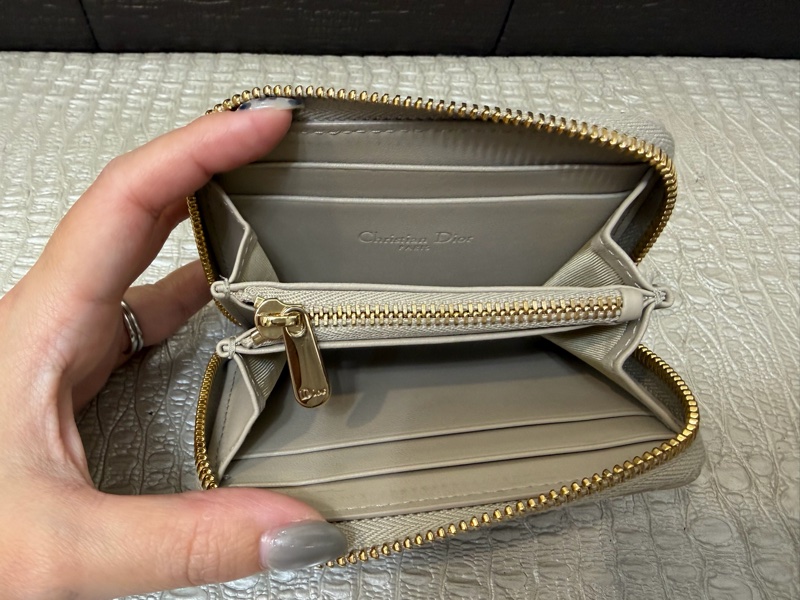 Dior 沙色羊皮Lady Dior Voyageurㄇ拉零錢包-6