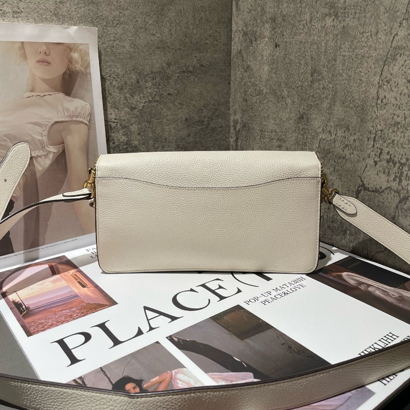 COACH Tabby 26 白色走珠珠鏈經典c信封包-1