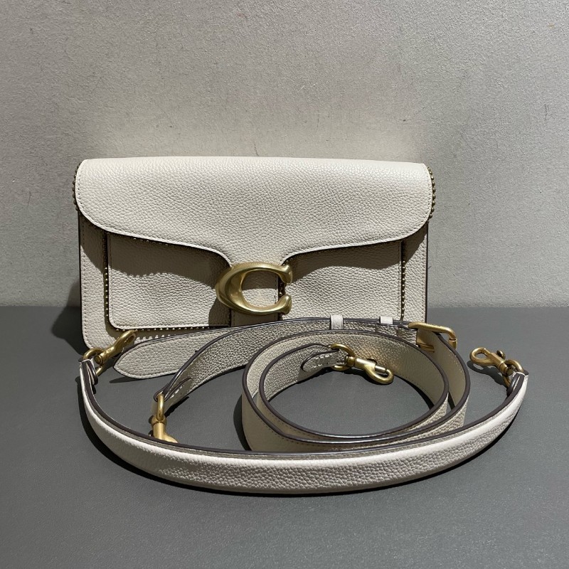 COACH Tabby 26 白色走珠珠鏈經典c信封包-4