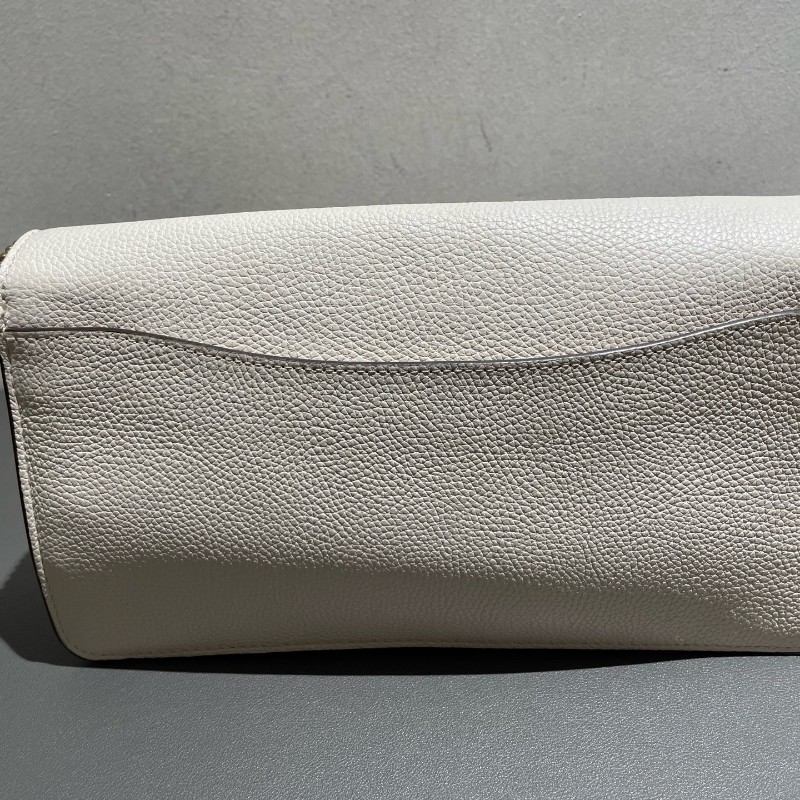 COACH Tabby 26 白色走珠珠鏈經典c信封包-8