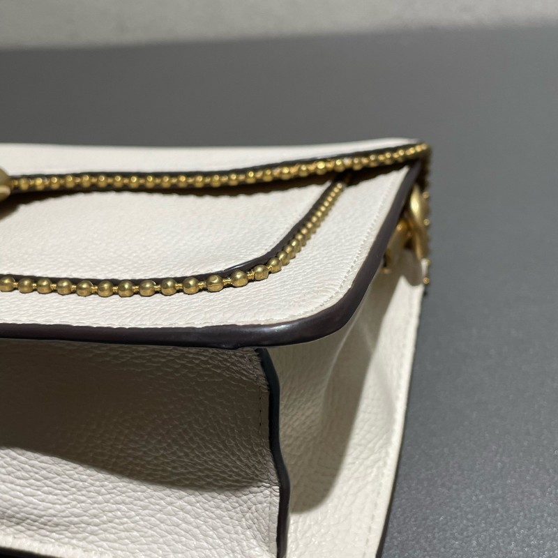 COACH Tabby 26 白色走珠珠鏈經典c信封包-14