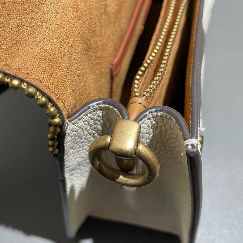 COACH Tabby 26 白色走珠珠鏈經典c信封包-18