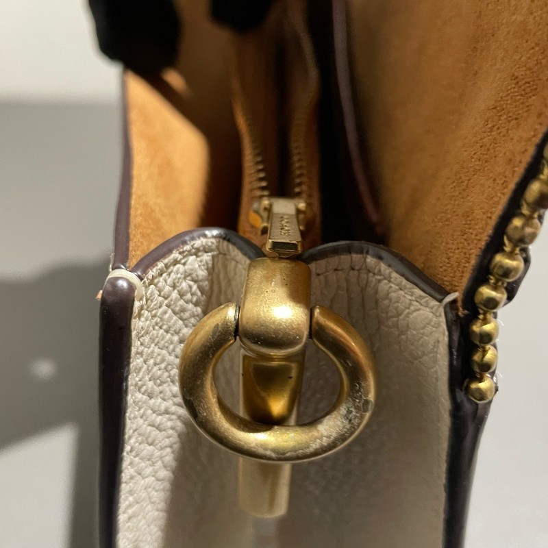 COACH Tabby 26 白色走珠珠鏈經典c信封包-19