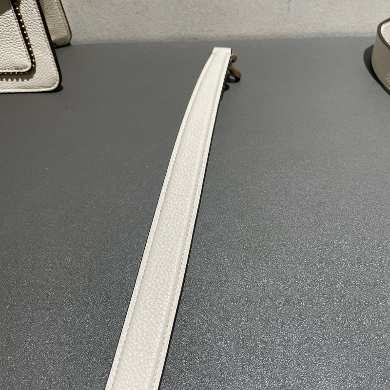 COACH Tabby 26 白色走珠珠鏈經典c信封包-28