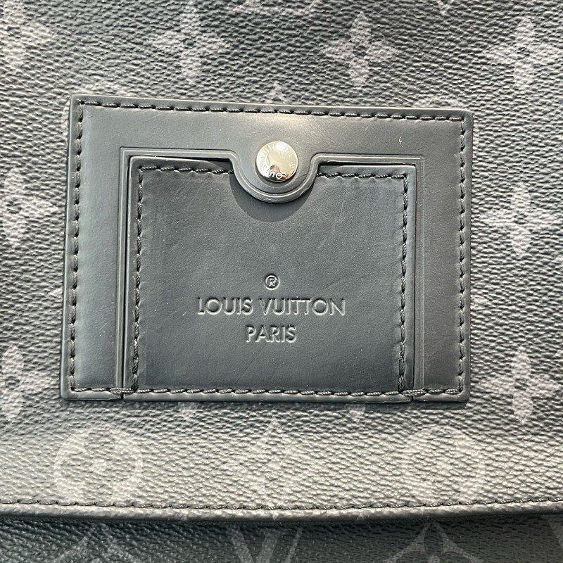 LV 黑武士 voyager 郵差包 小號 斜背包-6