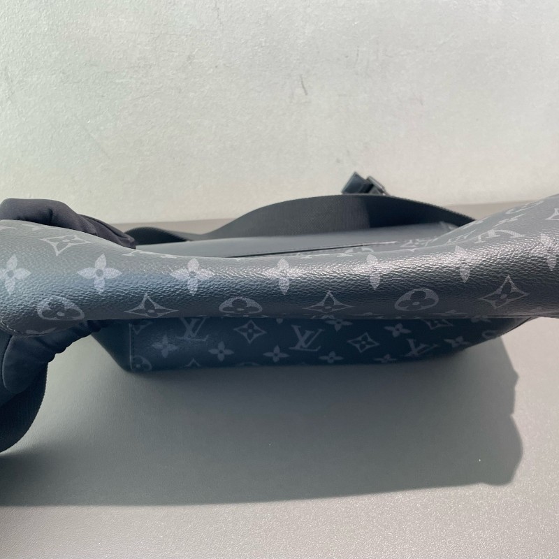 LV 黑武士 voyager 郵差包 小號 斜背包-10