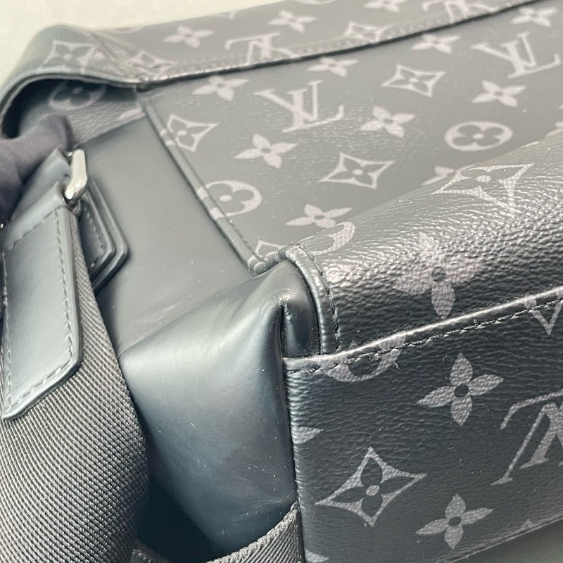 LV 黑武士 voyager 郵差包 小號 斜背包-12