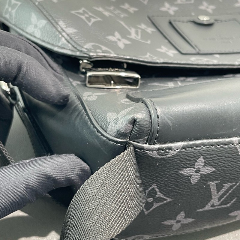 LV 黑武士 voyager 郵差包 小號 斜背包-15