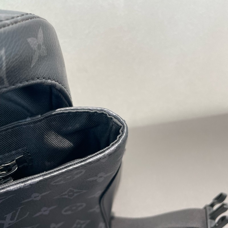 LV 黑武士 voyager 郵差包 小號 斜背包-18