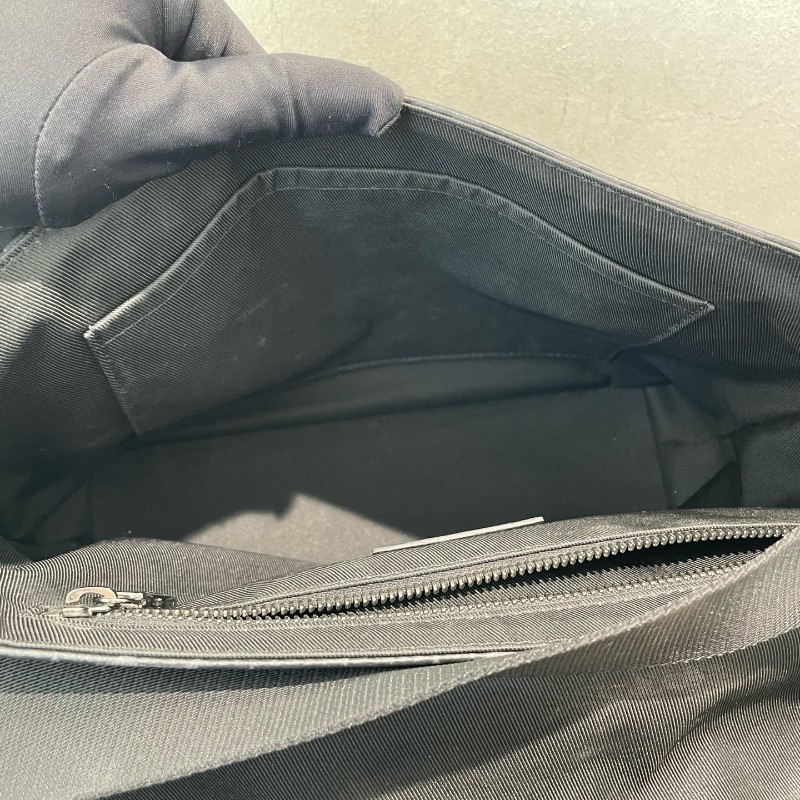 LV 黑武士 voyager 郵差包 小號 斜背包-19