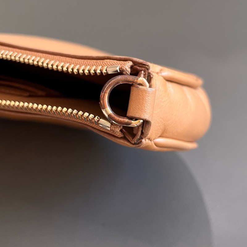 Burberry 埃倫匹亞月半包 手提包-15