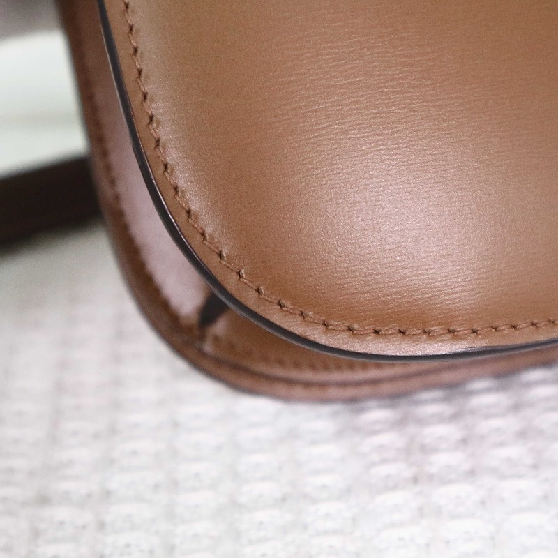 CELINE 中號 最熱賣焦糖棕金扣 BOX 牛皮 肩背包-10
