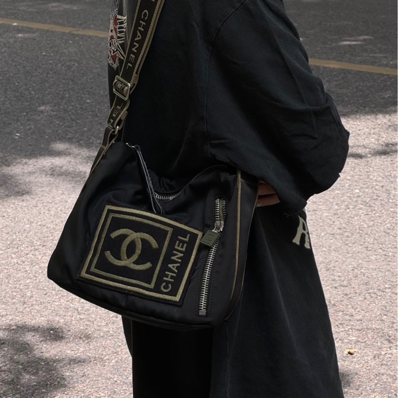 Chanel 運動系列斜背包-0