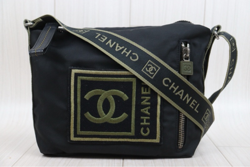 Chanel 運動系列斜背包-2