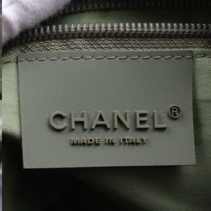 Chanel 運動系列斜背包-13