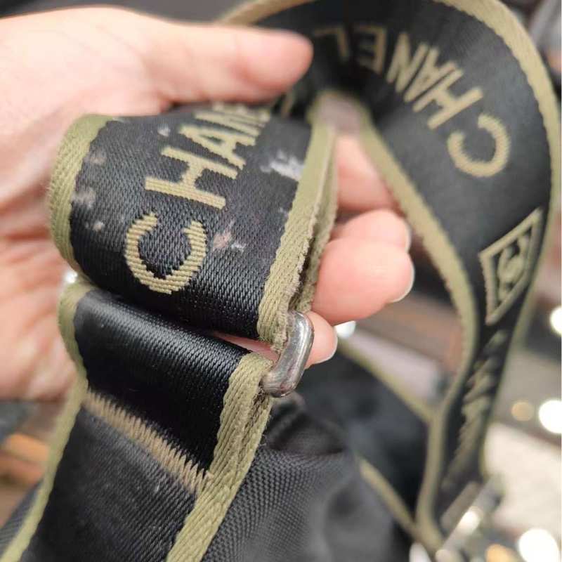 Chanel 運動系列斜背包-20