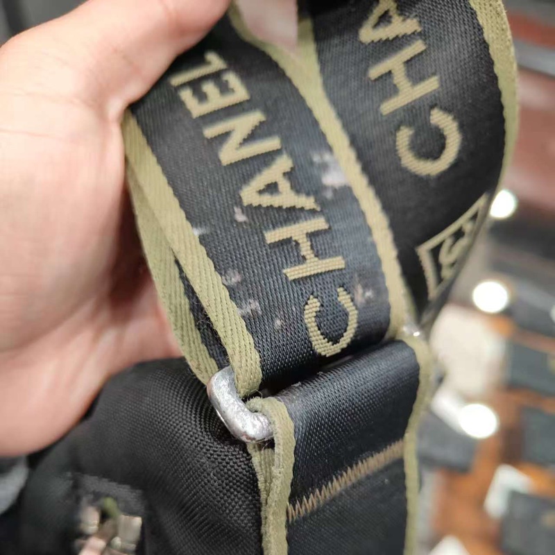 Chanel 運動系列斜背包-21