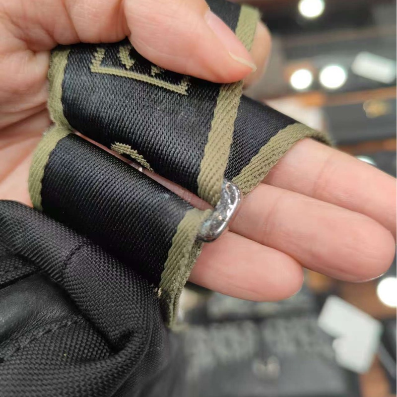 Chanel 運動系列斜背包-22