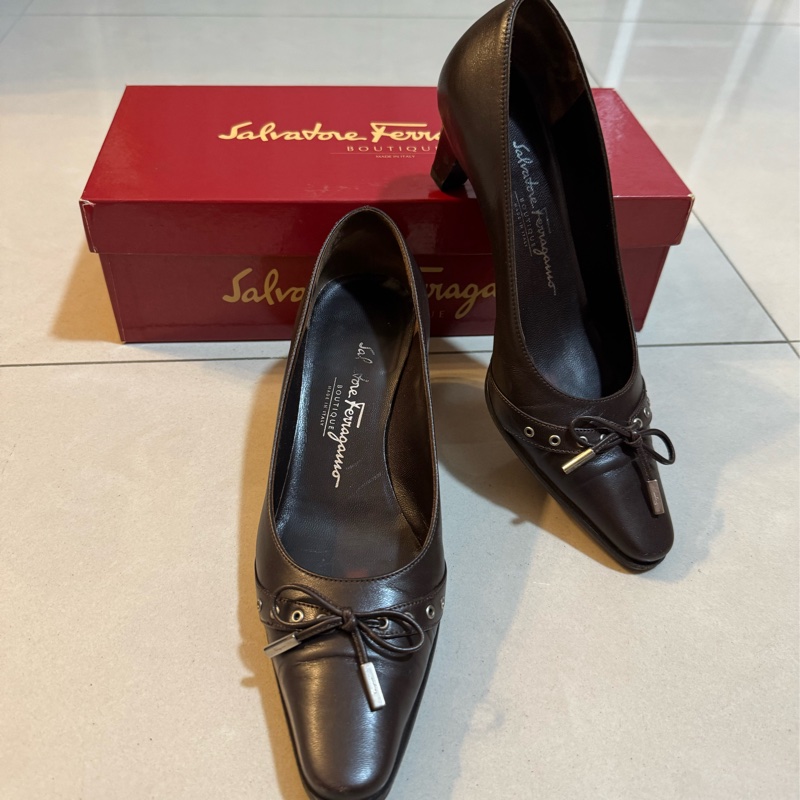 Salvatore Ferragamo深咖啡色高跟鞋5.5-0