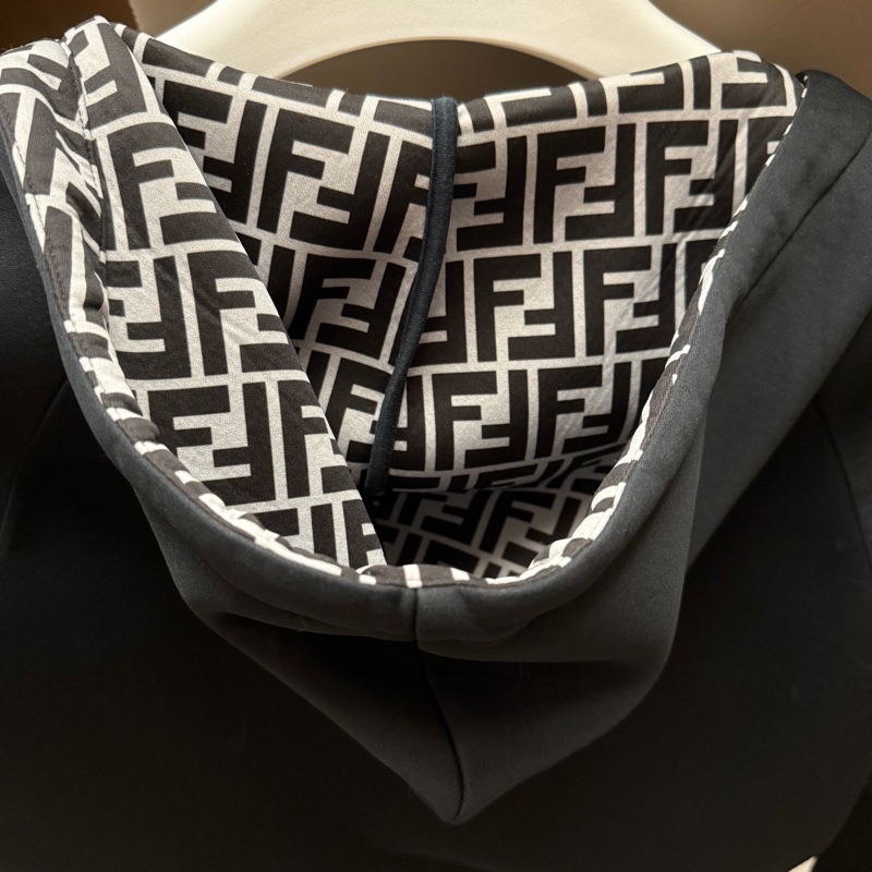 可議價冬天限定✨FENDI男款黑色連帽外套-4