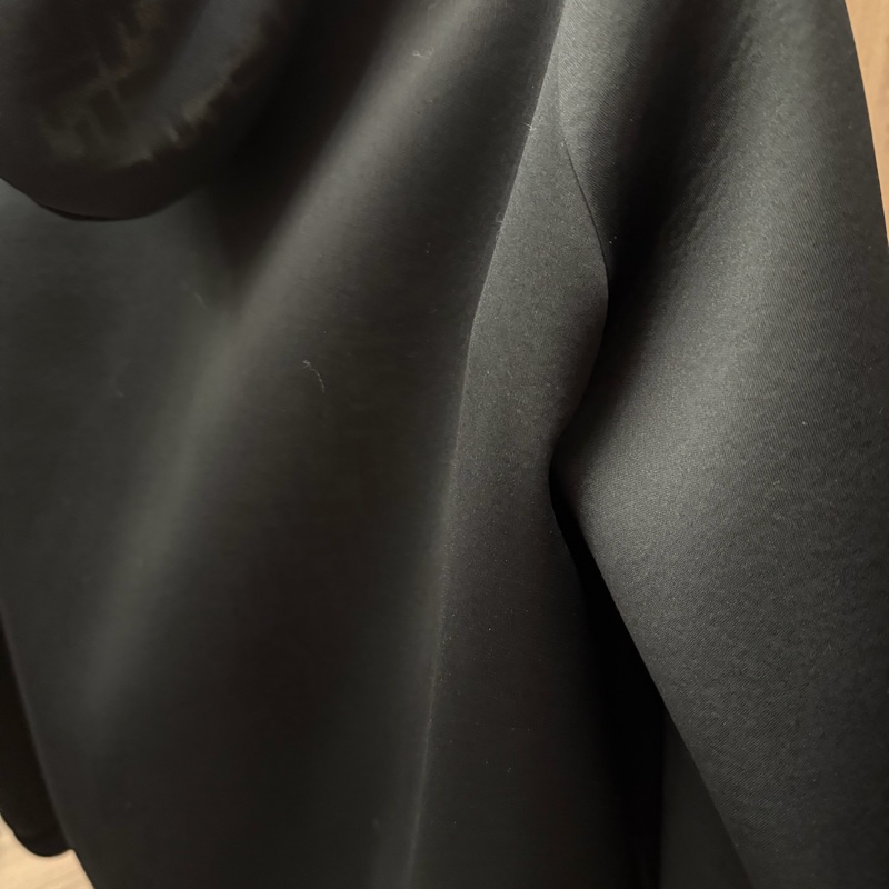 可議價冬天限定✨FENDI男款黑色連帽外套-5