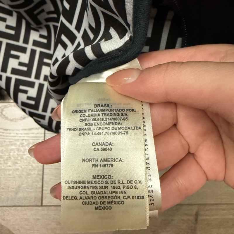 可議價冬天限定✨FENDI男款黑色連帽外套-6