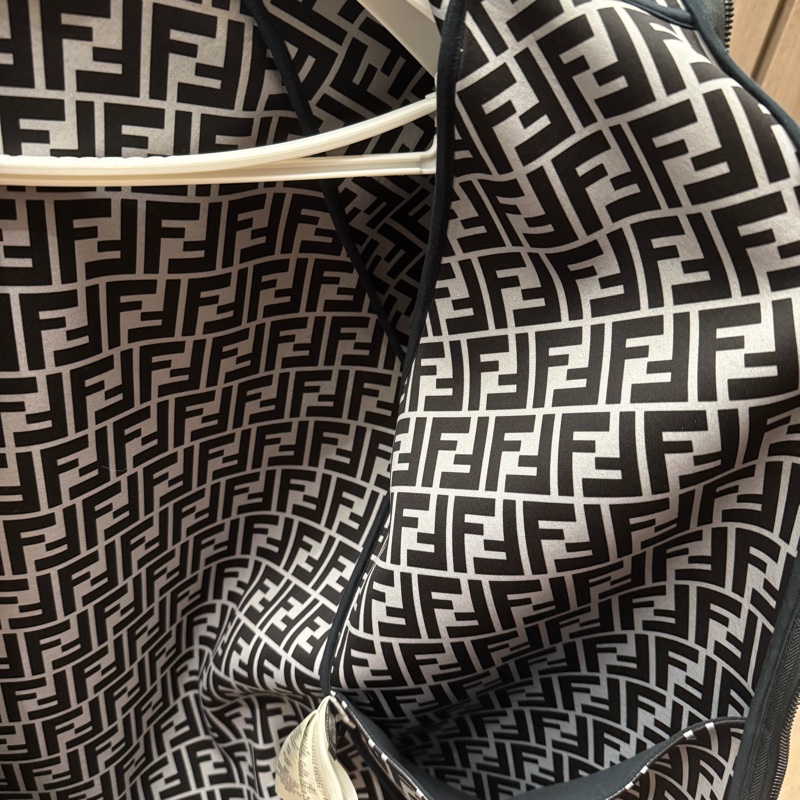 可議價冬天限定✨FENDI男款黑色連帽外套-10