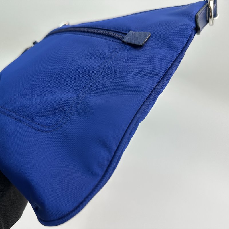 PRADA 可調式肩帶尼龍斜背包 藍色-3
