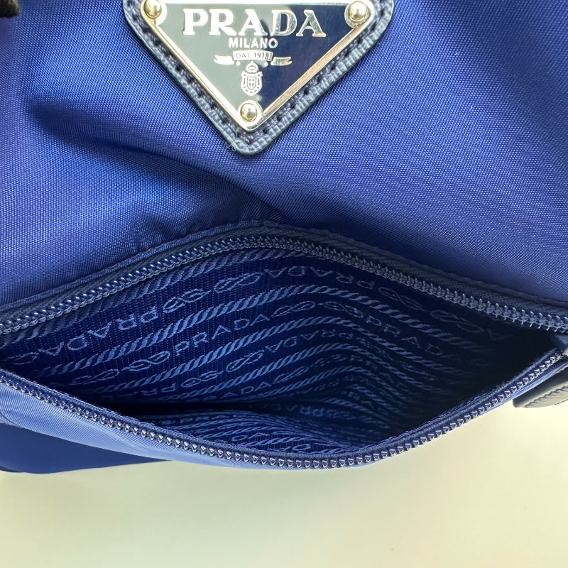 PRADA 可調式肩帶尼龍斜背包 藍色-5