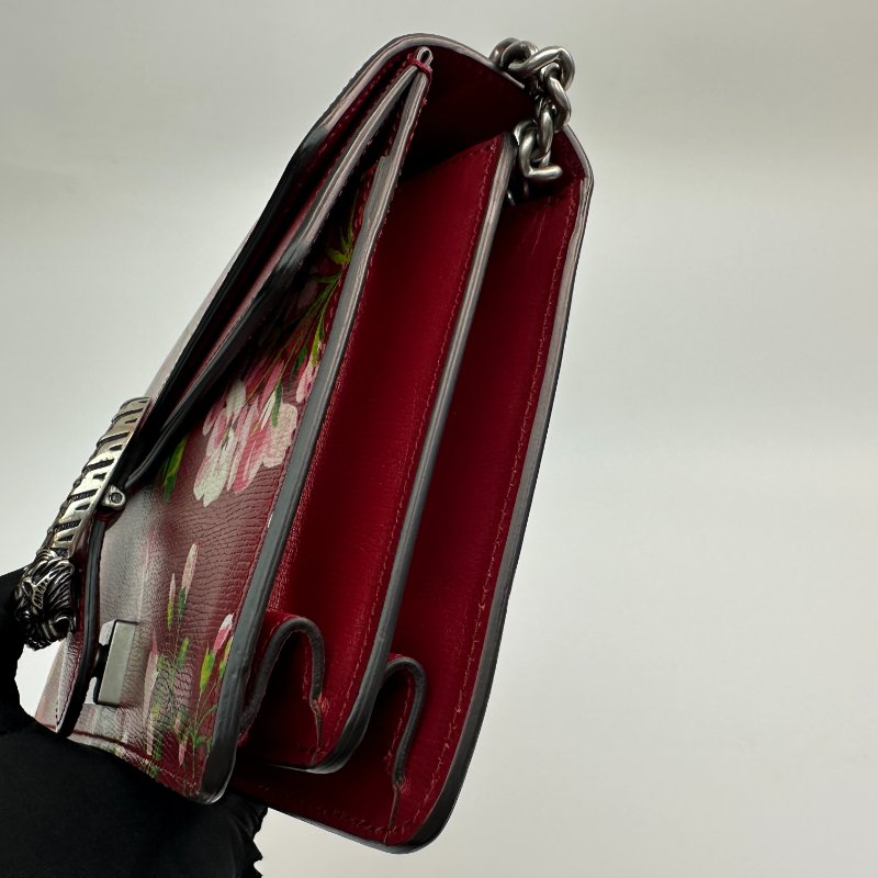 GUCCI 女士 Dionysus 虎頭搭扣印花皮革肩/斜背包，紅色花卉圖案-2