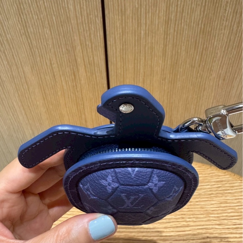Louis Vuitton 烏龜吊飾-1