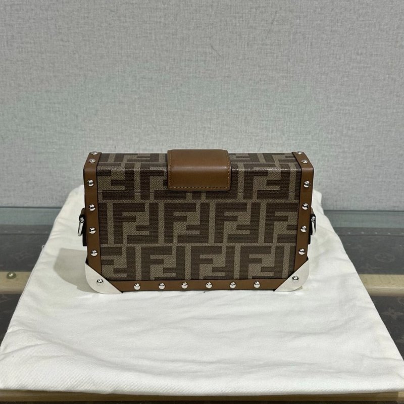 FENDI 經典老花銀扣 baguette trunk 硬盒子18*11*4 98新配件塵袋-5