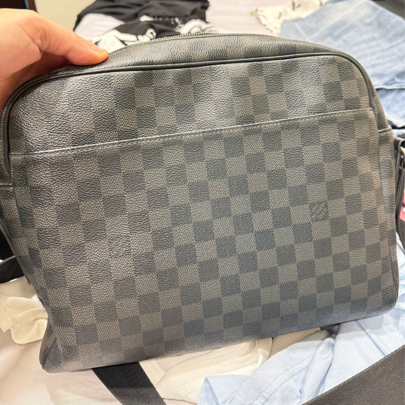 LV N41409 男生斜背包-1