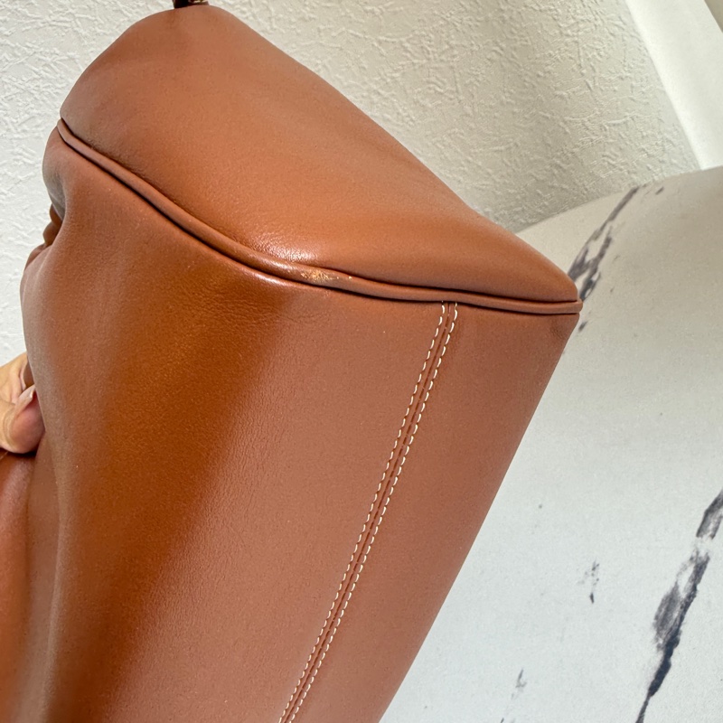 Celine 焦糖色 皮革超好摸 斜背兩用包-8