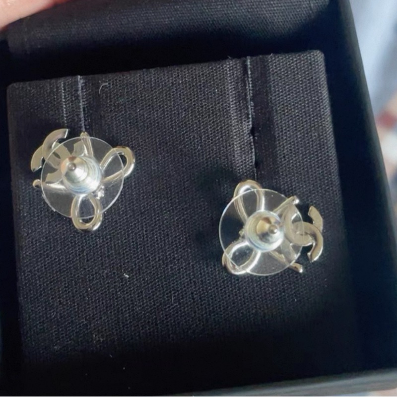 Chanel 25K earrings-3