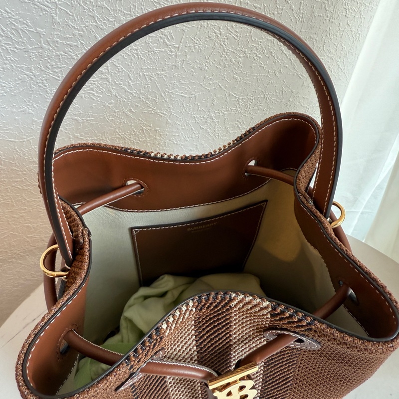 Burberry 格紋水桶包-3