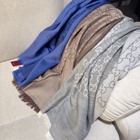 Gucci 圍巾🧣 灰 杏 黑 約11月底到