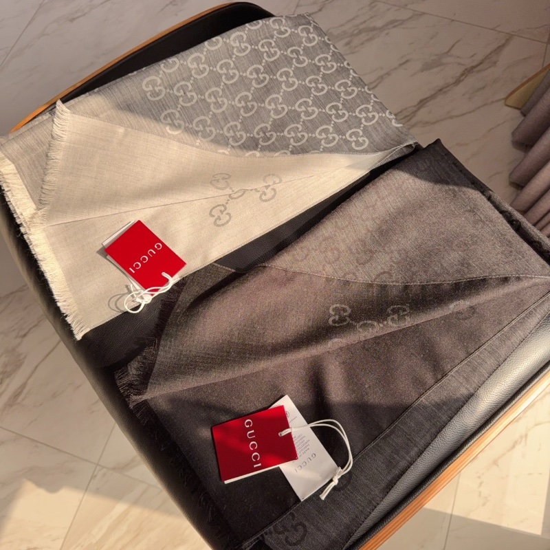 Gucci 圍巾🧣 灰 杏 黑 約11月底到-1