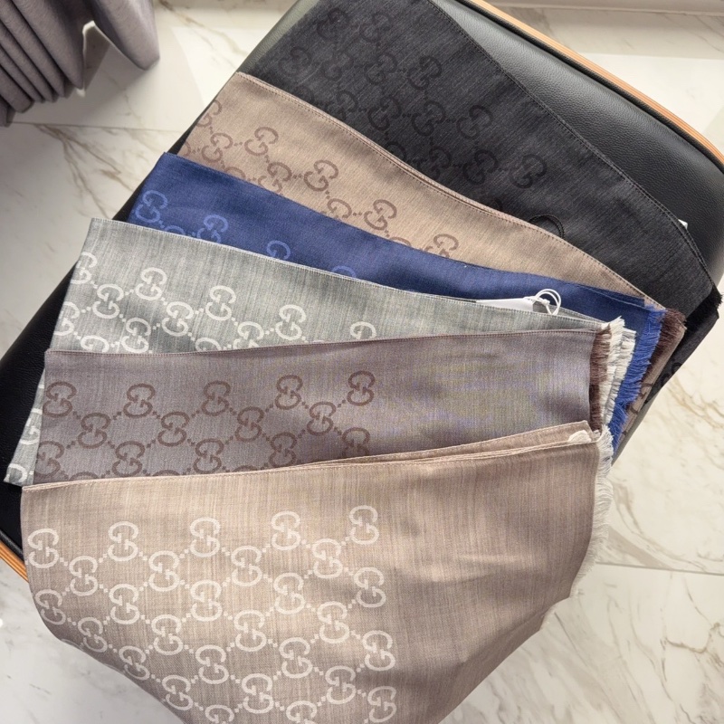 Gucci 圍巾🧣 灰 杏 黑 約11月底到-3