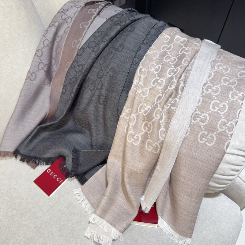 Gucci 圍巾🧣 灰 杏 黑 約11月底到-4