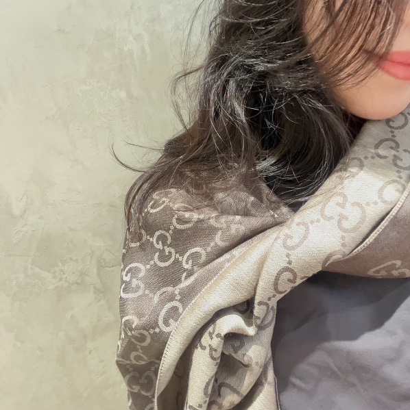 Gucci 圍巾🧣 灰 杏 黑 約11月底到-7