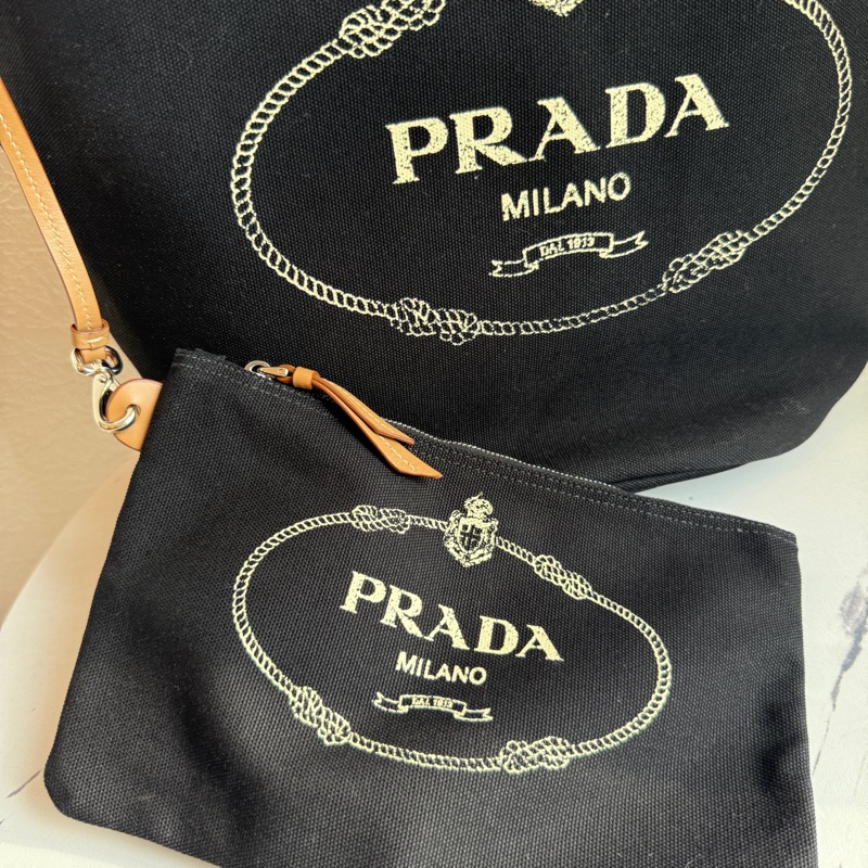 Prada手提帆布包💕💕💕💕兩用 送小包 還有背帶斜背 最殺價格-1