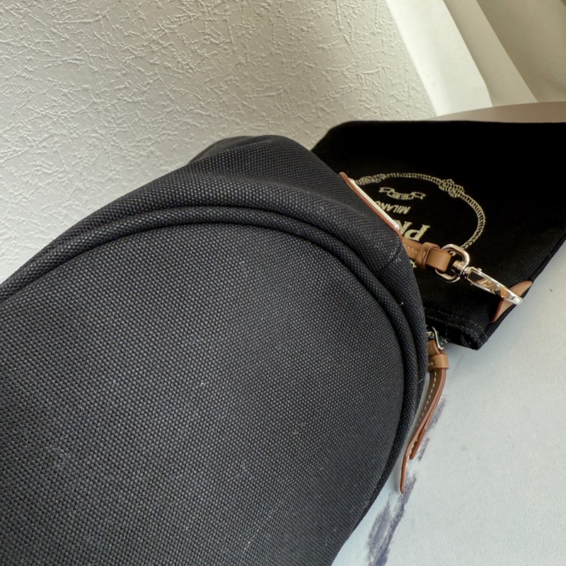 Prada手提帆布包💕💕💕💕兩用 送小包 還有背帶斜背 最殺價格-17