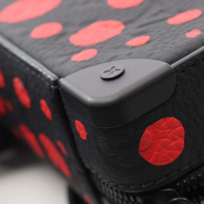 路易威登 LV x YK Handle Soft Trunk 手提包，Monogram Taurillon 皮革，女士款，黑色和紅色，M21677-4